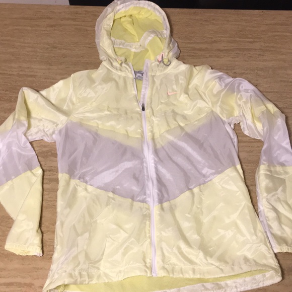 Nike Jackets & Blazers - Nike running 🏃🏼‍♀️ jacket size medium
